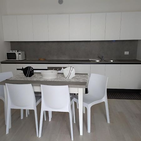 Jesolo Appartamenti F2 - Black&White Esterno foto